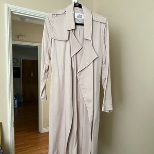 Belle Badgley Mischka size medium lightweight beige/cream trench coat